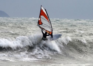  Descubre el windsurf en Bormes les Mimosas 